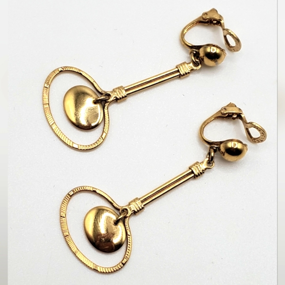 STUNNING Vintage Clip-on Gold Tone Dangle Earrings Estate Find